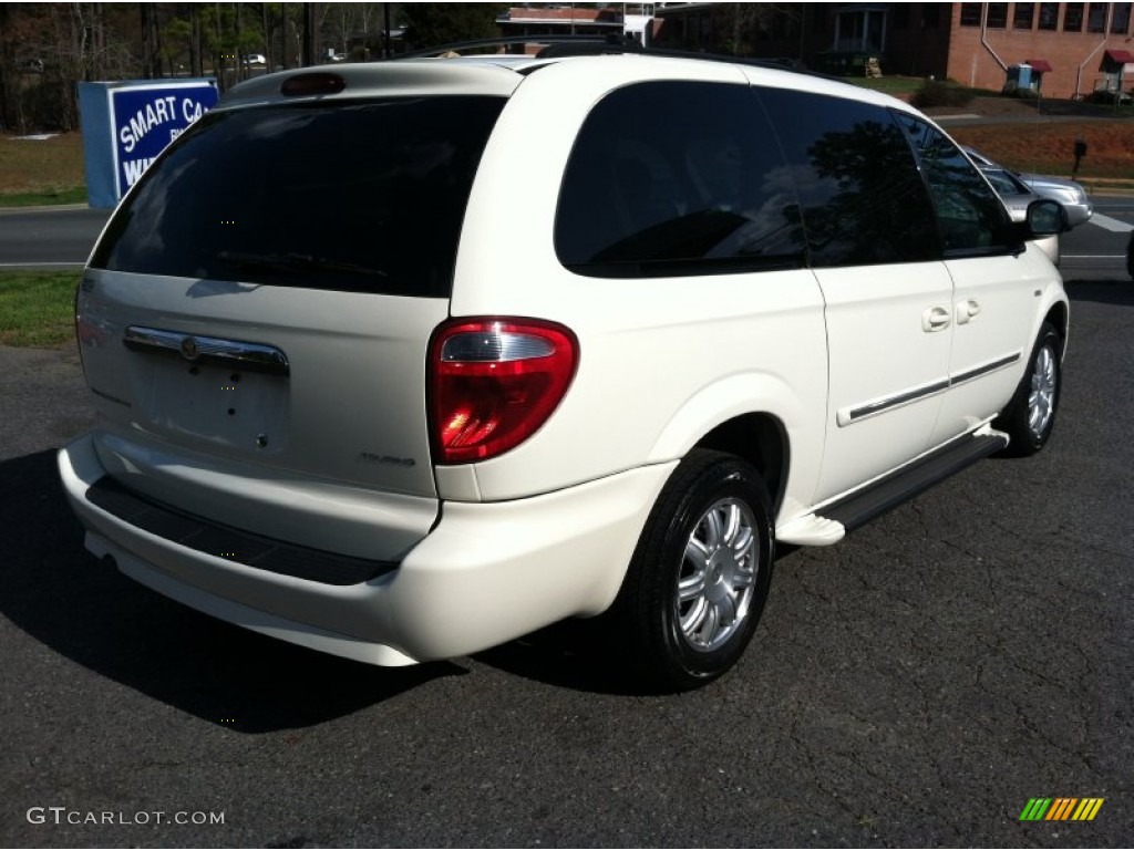 2007 Town & Country Touring - Cool Vanilla White / Medium Slate Gray photo #3