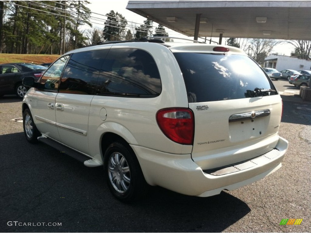 2007 Town & Country Touring - Cool Vanilla White / Medium Slate Gray photo #5