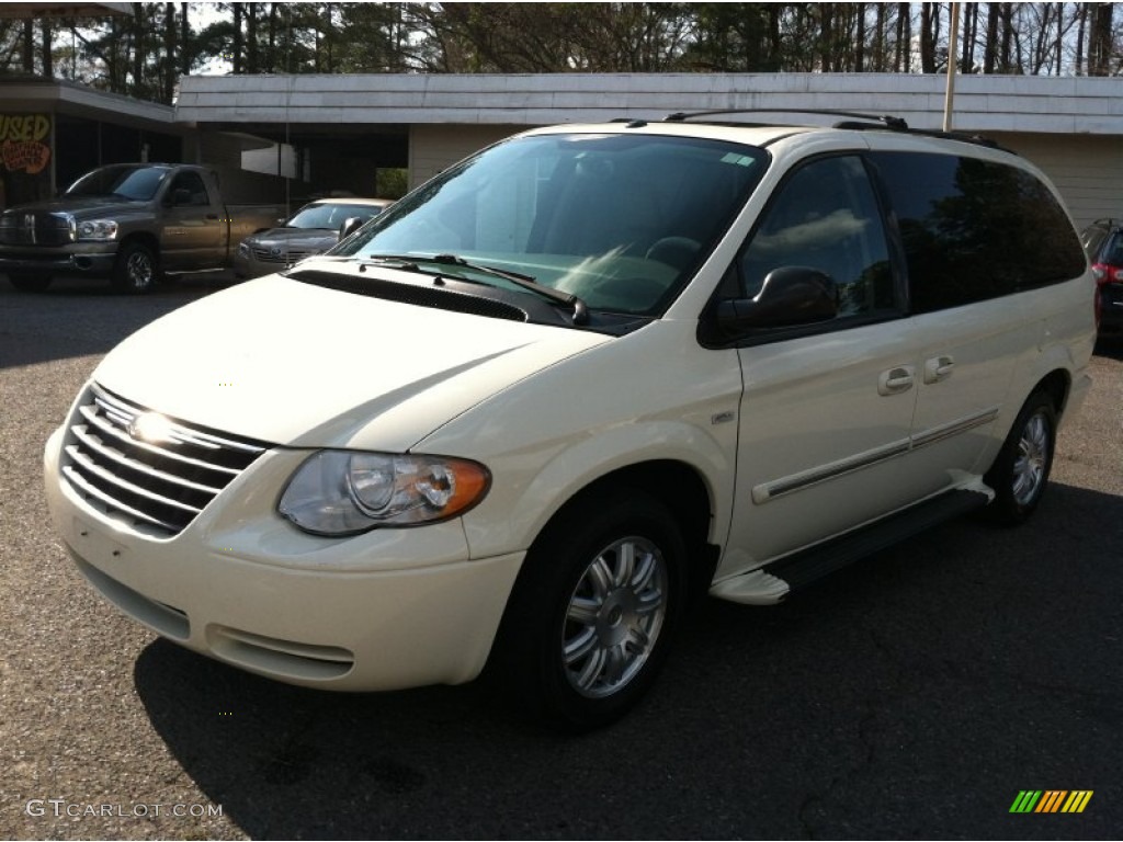 2007 Town & Country Touring - Cool Vanilla White / Medium Slate Gray photo #6