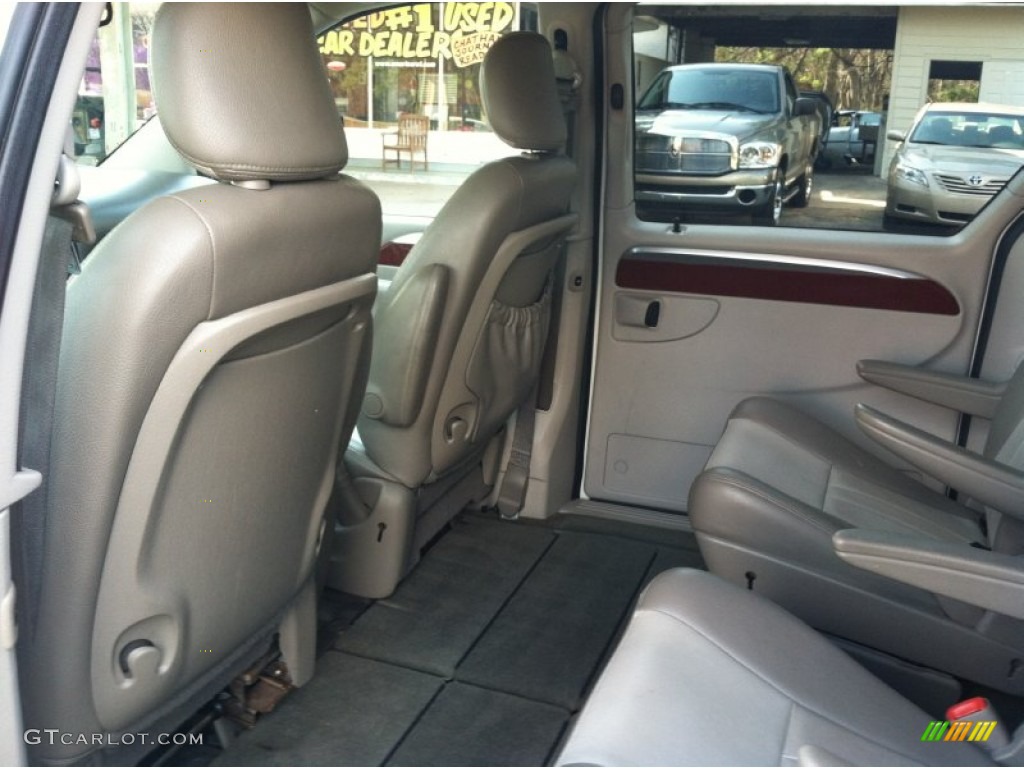 2007 Town & Country Touring - Cool Vanilla White / Medium Slate Gray photo #18
