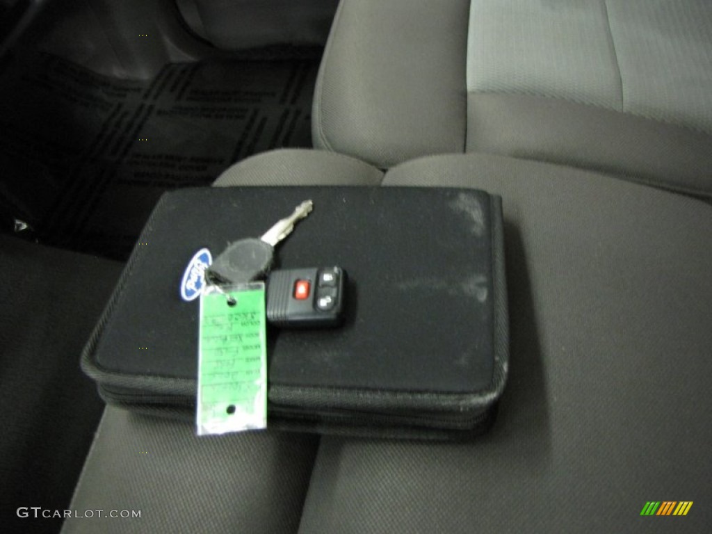 2005 F150 XLT Regular Cab - Bright Red / Medium Flint Grey photo #28