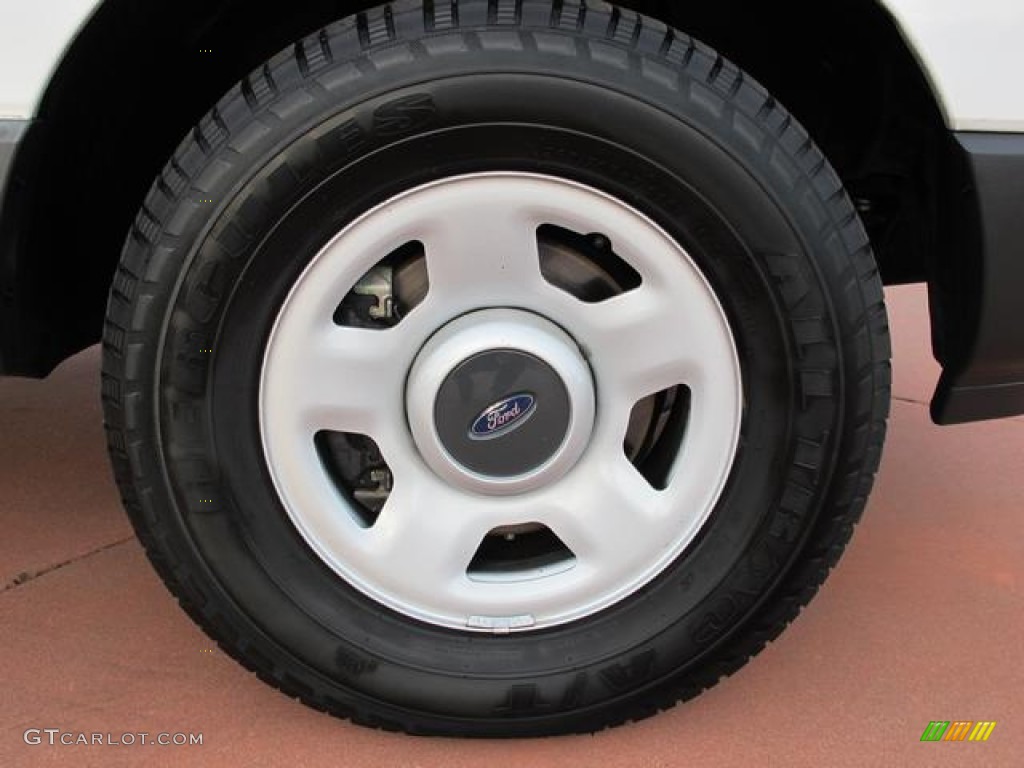 2004 Ford Expedition XLS Wheel Photos