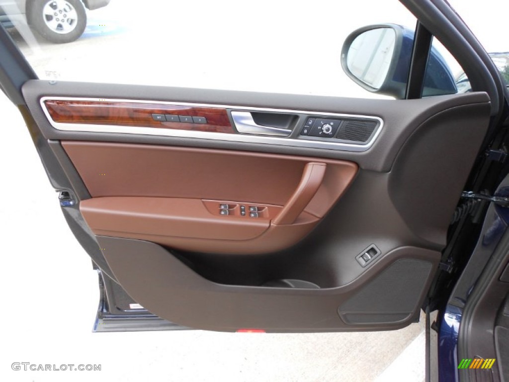 2012 Volkswagen Touareg TDI Lux 4XMotion Saddle Brown Door Panel Photo #62345006