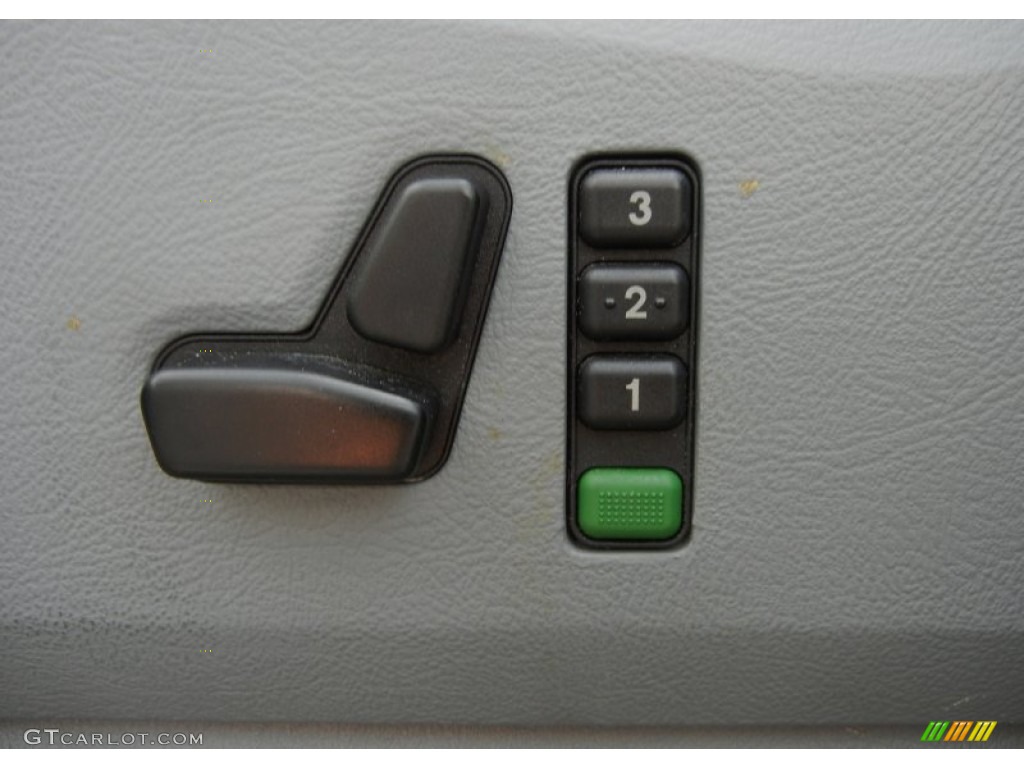 2004 Mercedes-Benz ML 500 4Matic Controls Photo #62347787