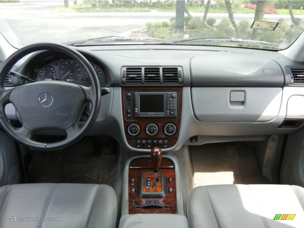 2004 Mercedes-Benz ML 500 4Matic Ash Grey Dashboard Photo #62347859