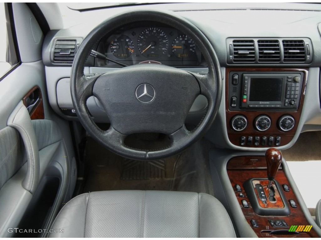 2004 Mercedes-Benz ML 500 4Matic Ash Grey Dashboard Photo #62347866