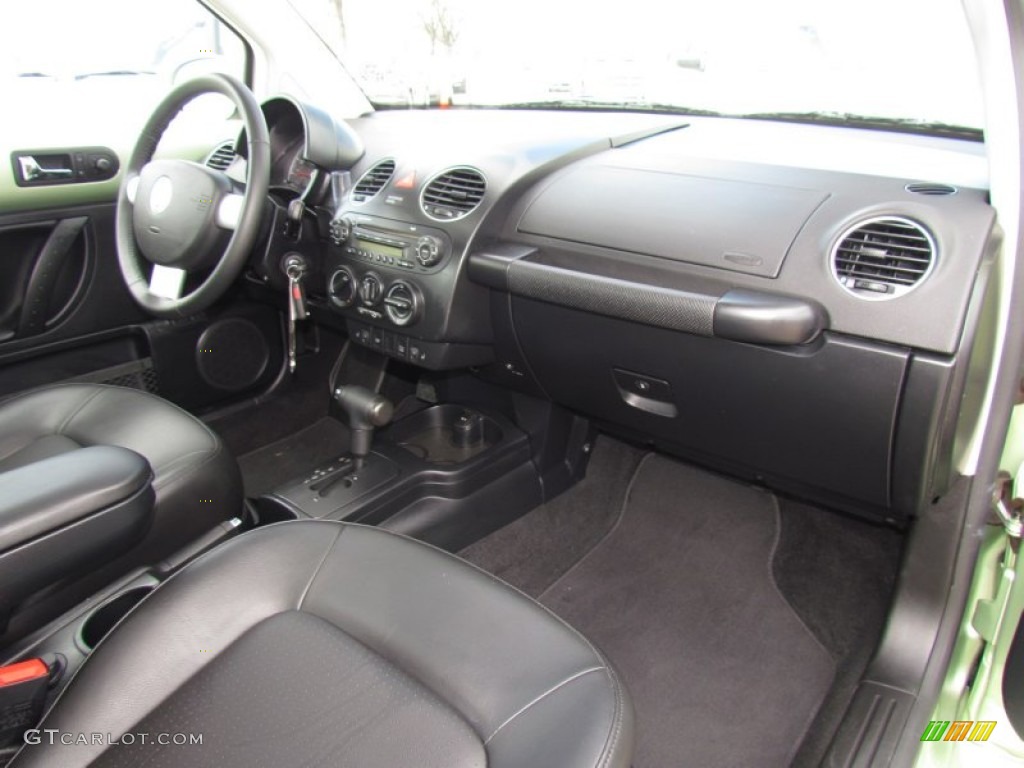 2009 Volkswagen New Beetle 2.5 Coupe Black Dashboard Photo #62348371