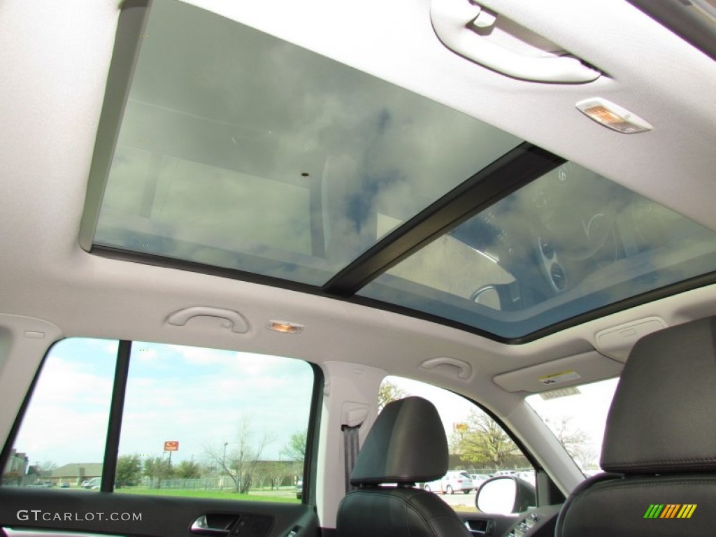 2012 Volkswagen Tiguan SEL 4Motion Sunroof Photos