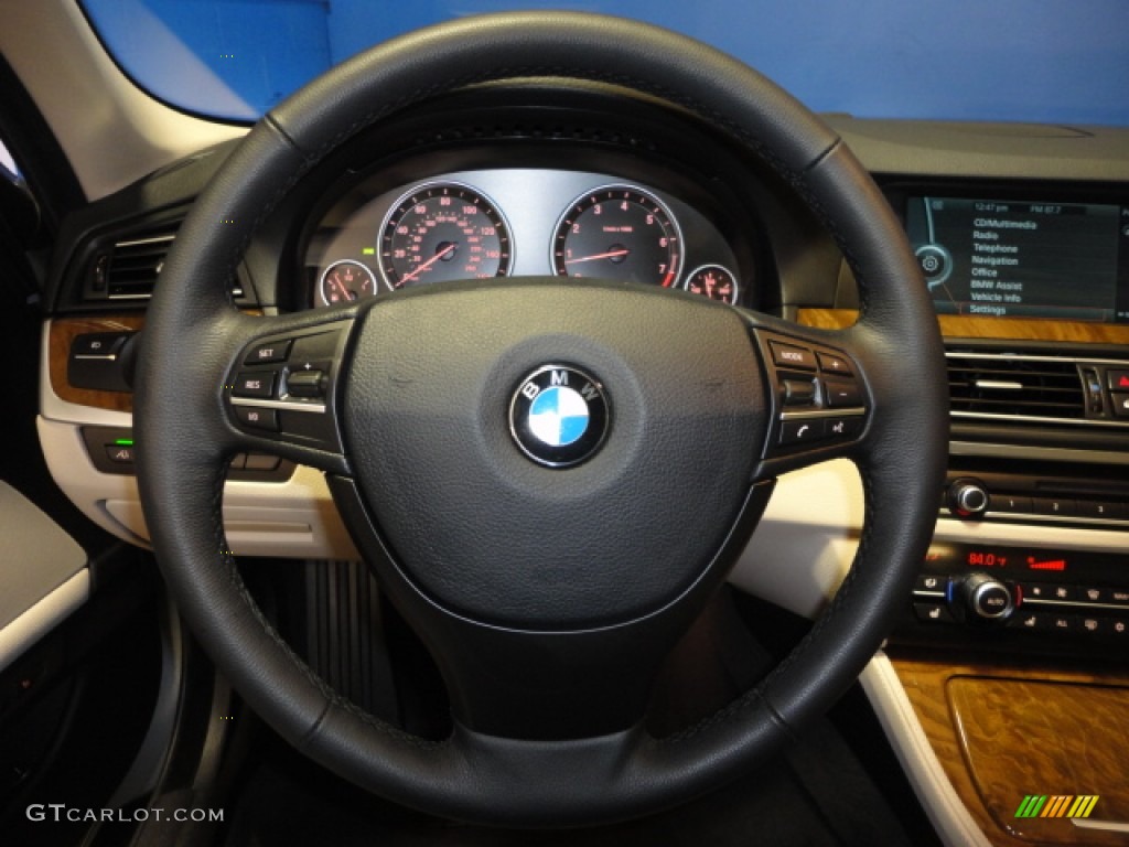 2011 BMW 5 Series 550i xDrive Sedan Oyster/Black Steering Wheel Photo #62351552