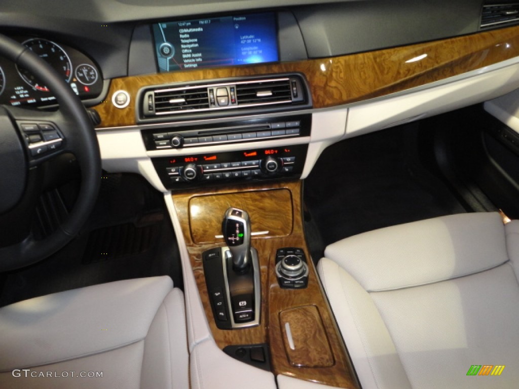 2011 BMW 5 Series 550i xDrive Sedan Controls Photo #62351579