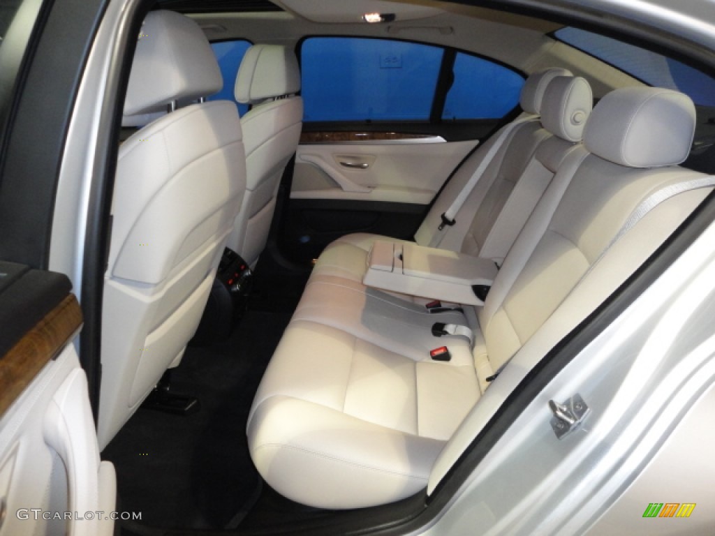 2011 BMW 5 Series 550i xDrive Sedan Rear Seat Photo #62351615