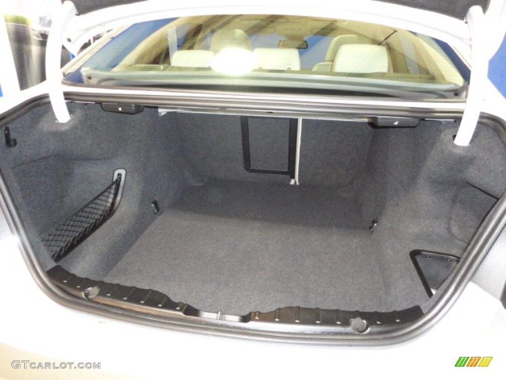 2011 BMW 5 Series 550i xDrive Sedan Trunk Photo #62351633