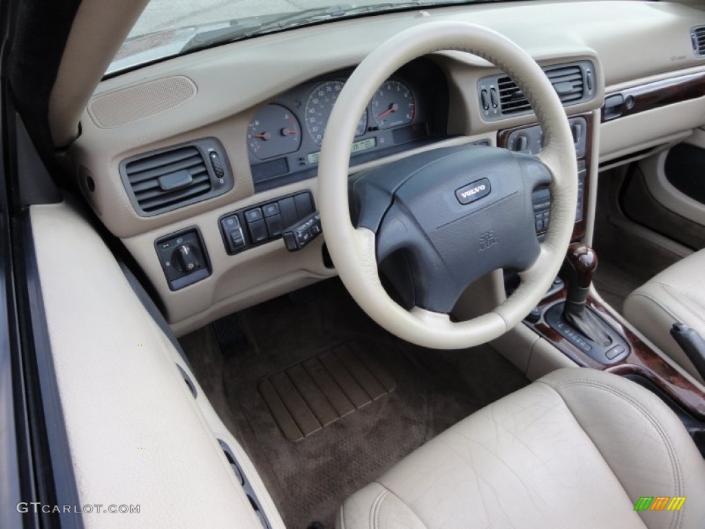 Beige Interior 2002 Volvo C70 HT Convertible Photo #62354333