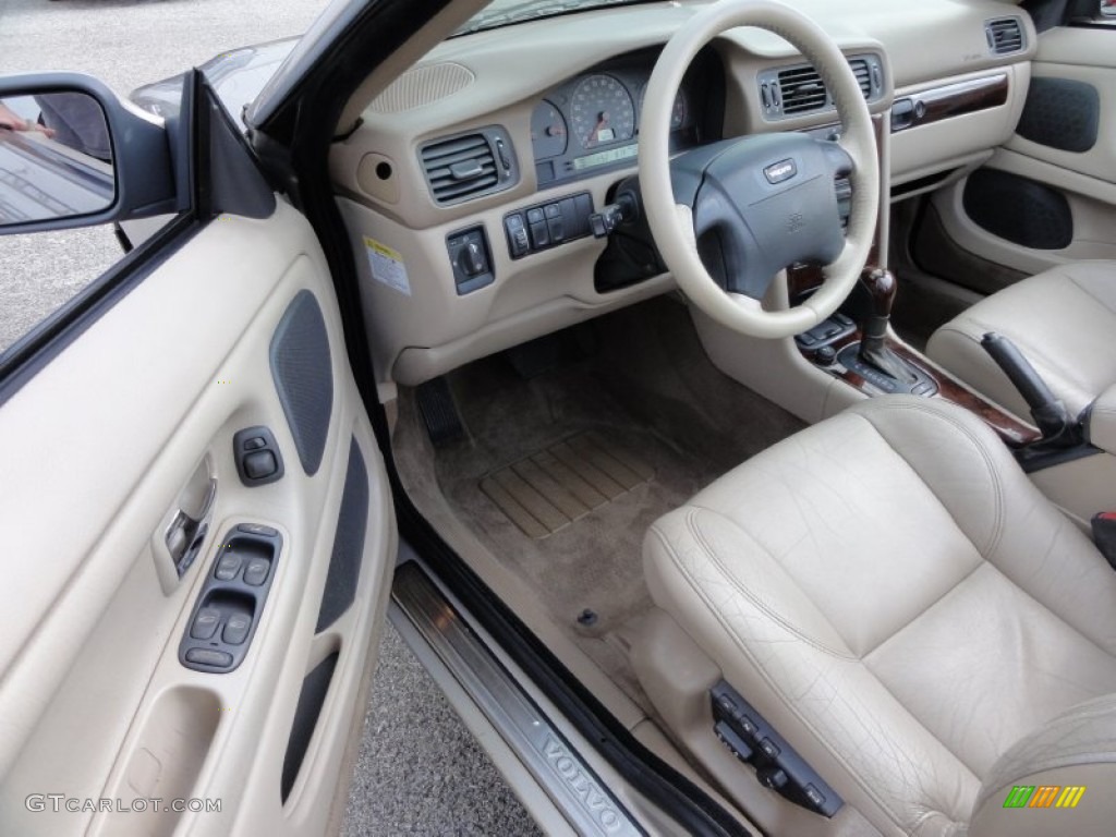 Beige Interior 2002 Volvo C70 HT Convertible Photo #62354342