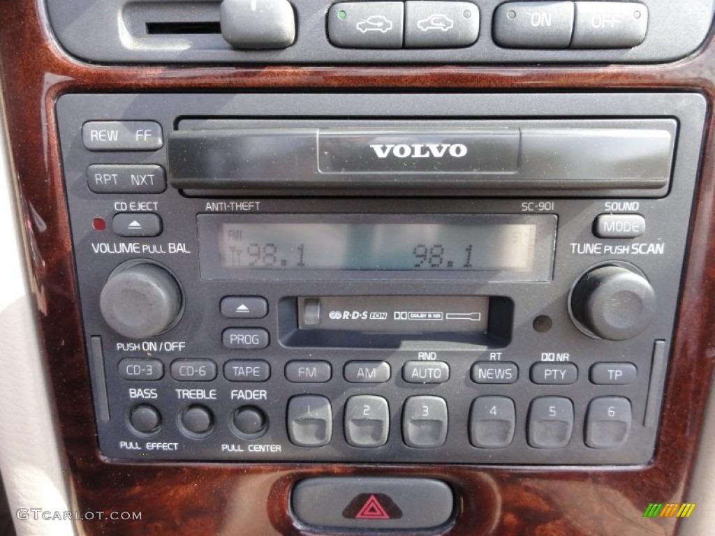 2002 Volvo C70 HT Convertible Audio System Photos