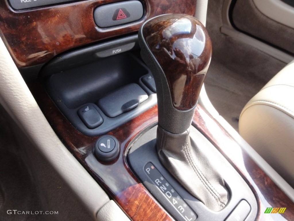 2002 Volvo C70 HT Convertible Transmission Photos