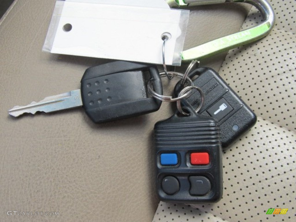 2002 Mercury Mountaineer AWD Keys Photos