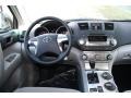 Black - Highlander V6 4WD Photo No. 10