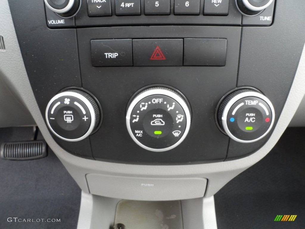 2007 Kia Spectra EX Sedan Controls Photo #62363664