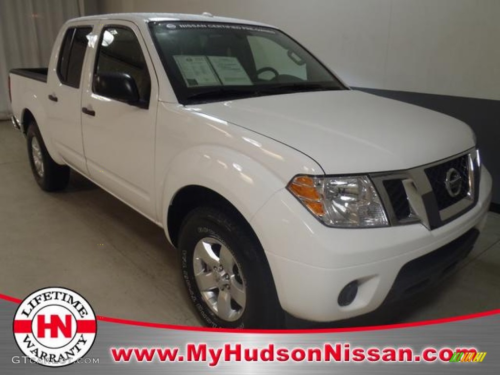 Avalanche White Nissan Frontier