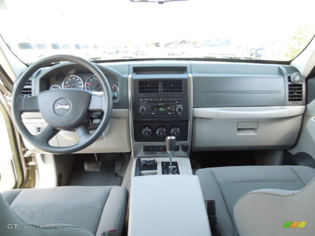 2008 Liberty Sport 4x4 - Jeep Green Metallic / Pastel Slate Gray photo #15