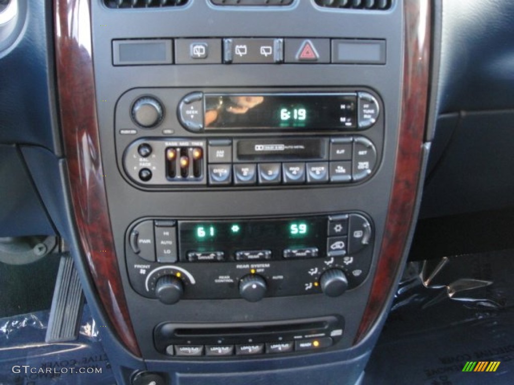 2001 Chrysler Town & Country LXi Controls Photos