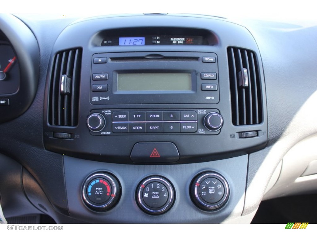 2009 Hyundai Elantra SE Sedan Controls Photo #62378751