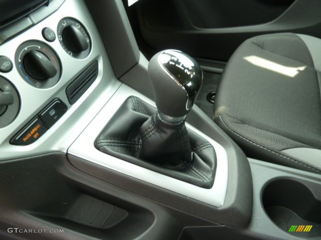 2012 Ford Focus SE Sedan 5 Speed Manual Transmission Photo #62381519
