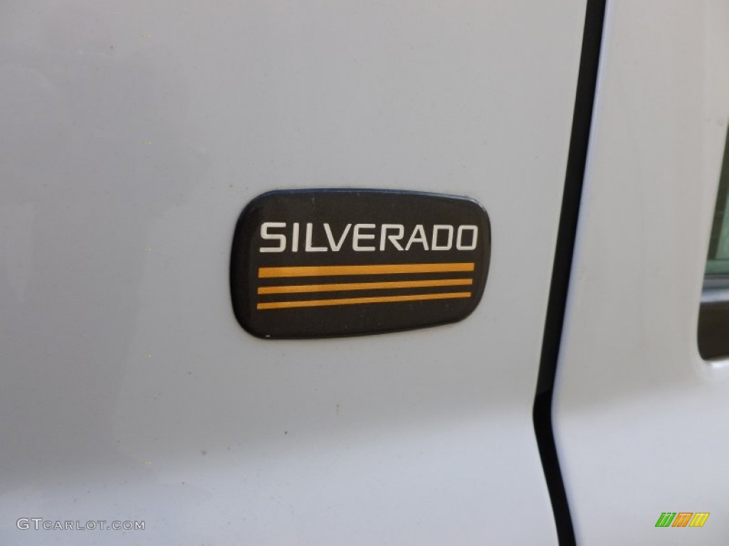 2004 Silverado 2500HD Regular Cab 4x4 - Summit White / Dark Charcoal photo #13