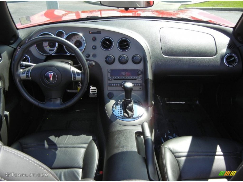 2007 Pontiac Solstice Roadster Ebony Dashboard Photo #62387148