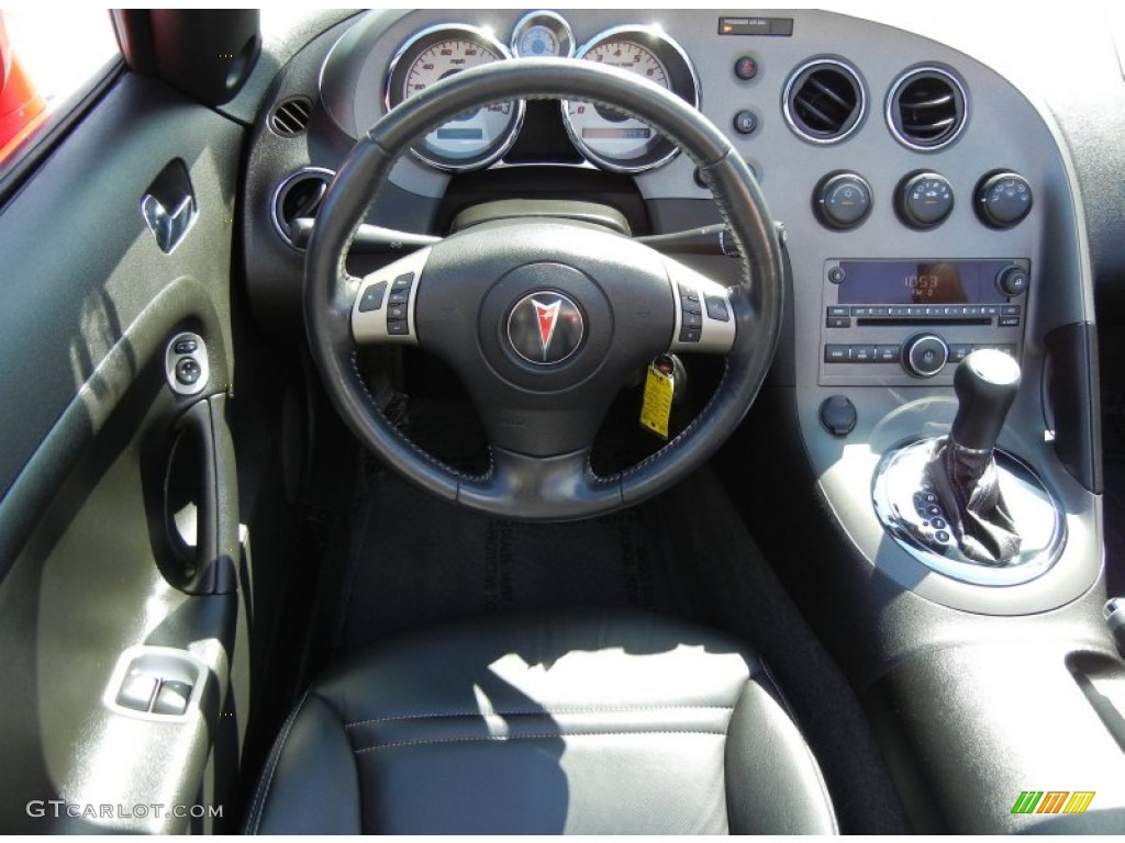 2007 Pontiac Solstice Roadster Ebony Dashboard Photo #62387157