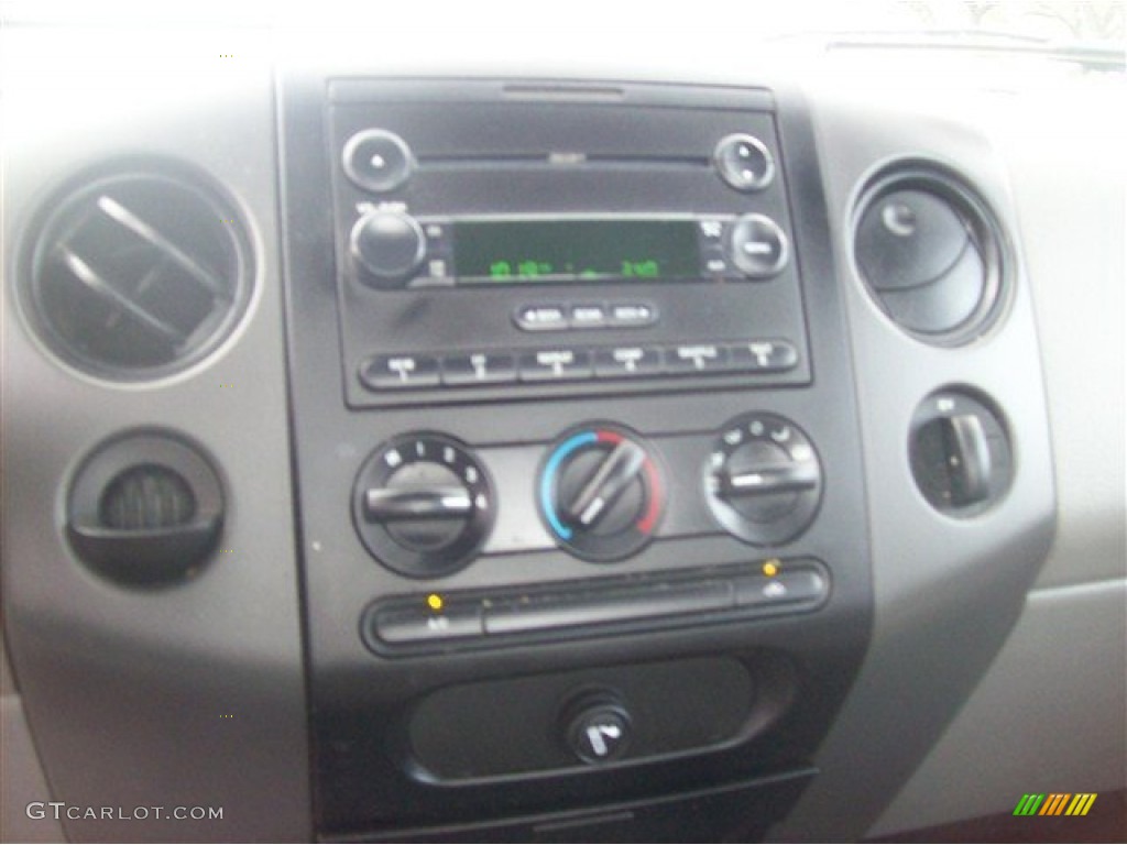 2006 F150 STX Regular Cab - Silver Metallic / Medium Flint photo #10