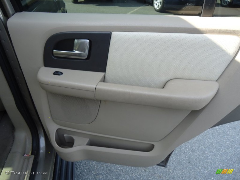 2003 Expedition XLT 4x4 - Arizona Beige Metallic / Medium Parchment photo #20