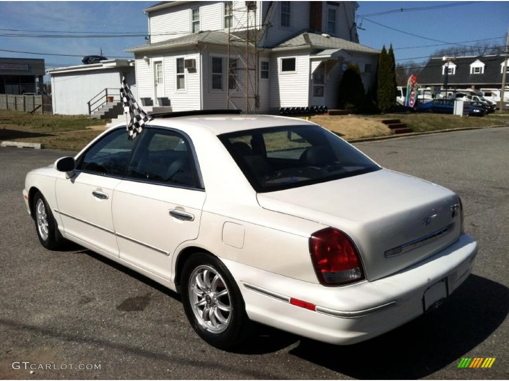 2001 XG300 L Sedan - Nordic White / Black photo #5