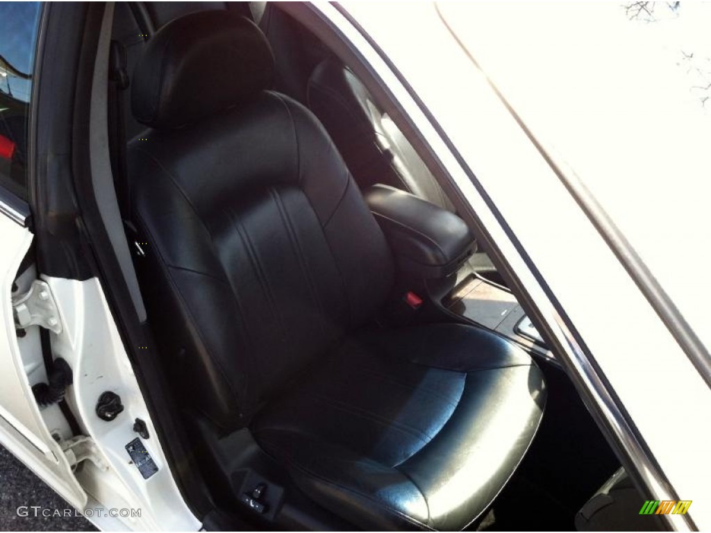 2001 XG300 L Sedan - Nordic White / Black photo #14
