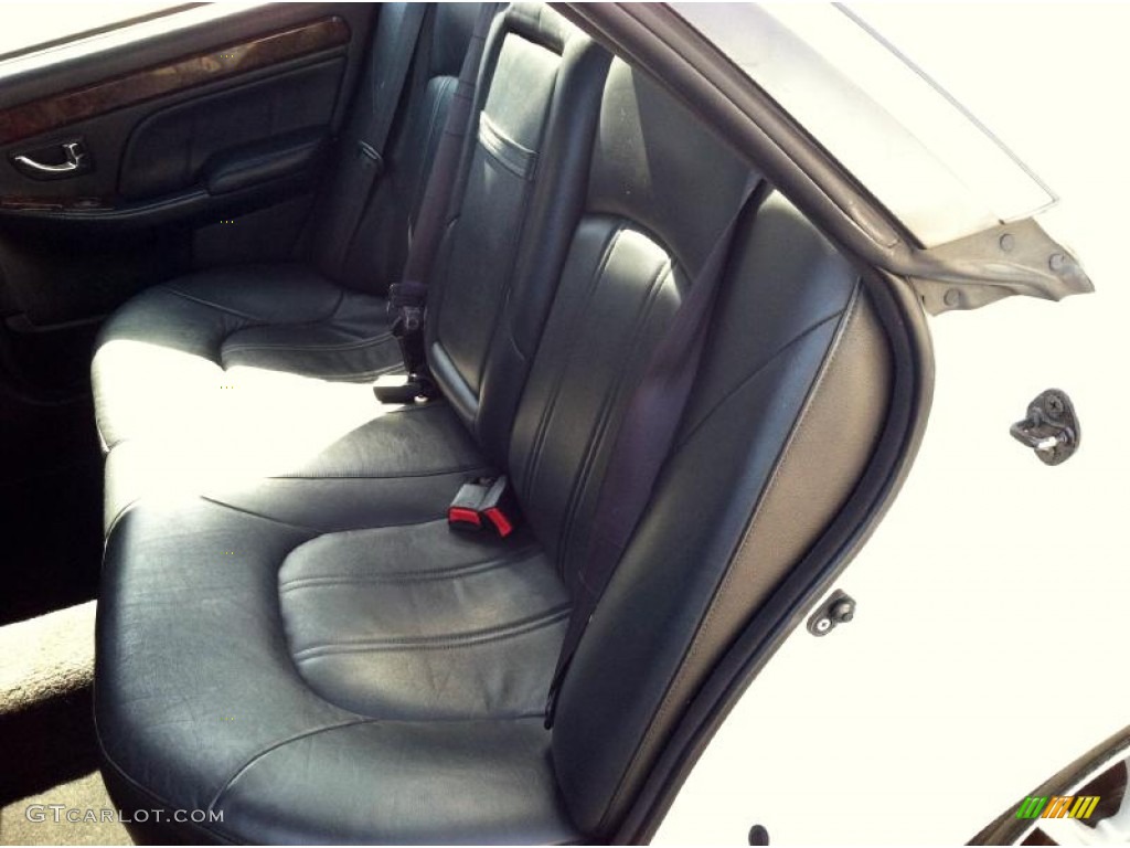 2001 XG300 L Sedan - Nordic White / Black photo #16