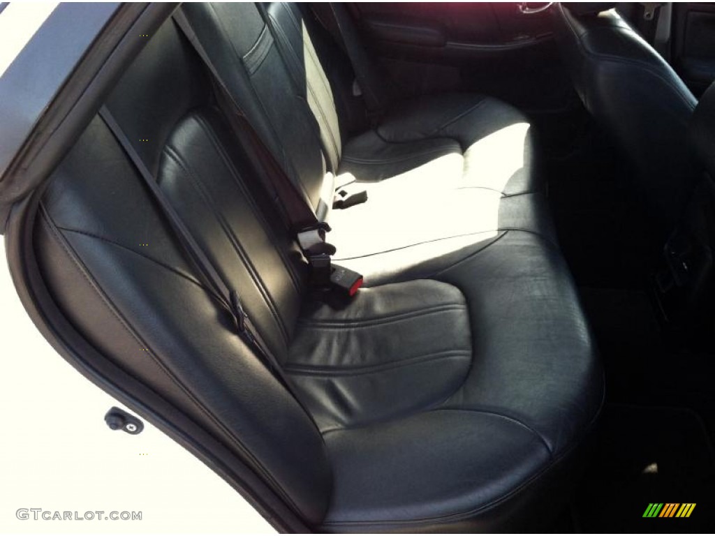 2001 XG300 L Sedan - Nordic White / Black photo #17