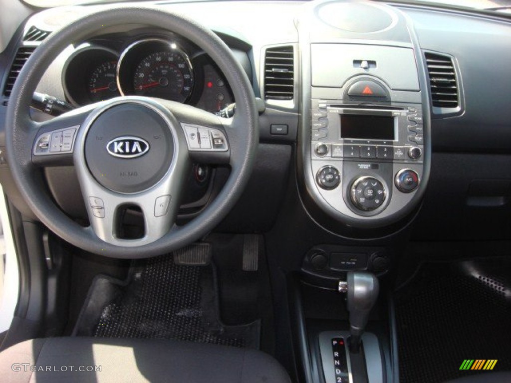 2010 Kia Soul + Black Soul Logo Cloth Dashboard Photo #62396391