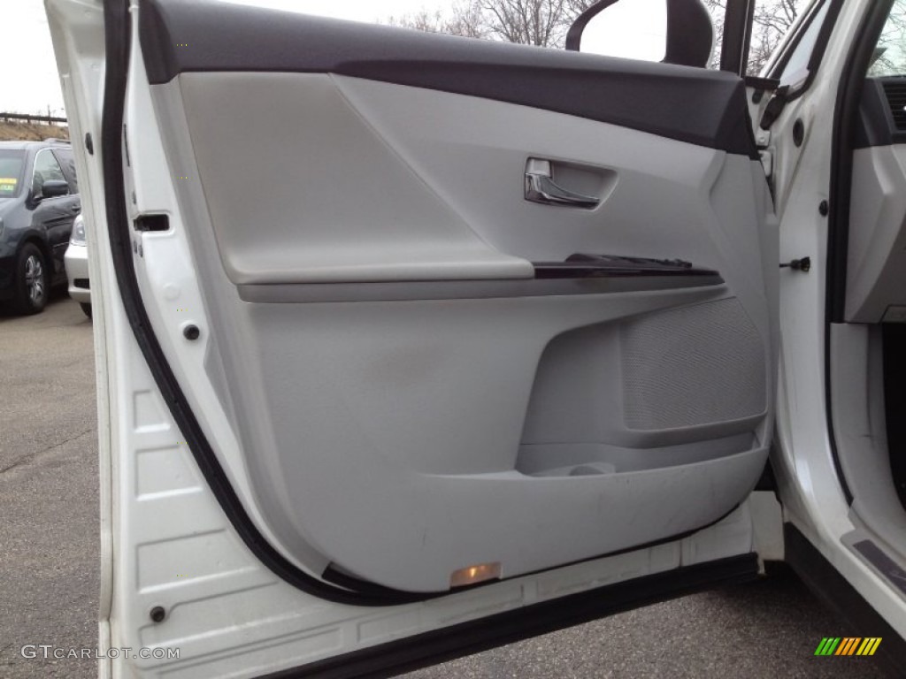 2009 Toyota Venza V6 Gray Door Panel Photo #62400954