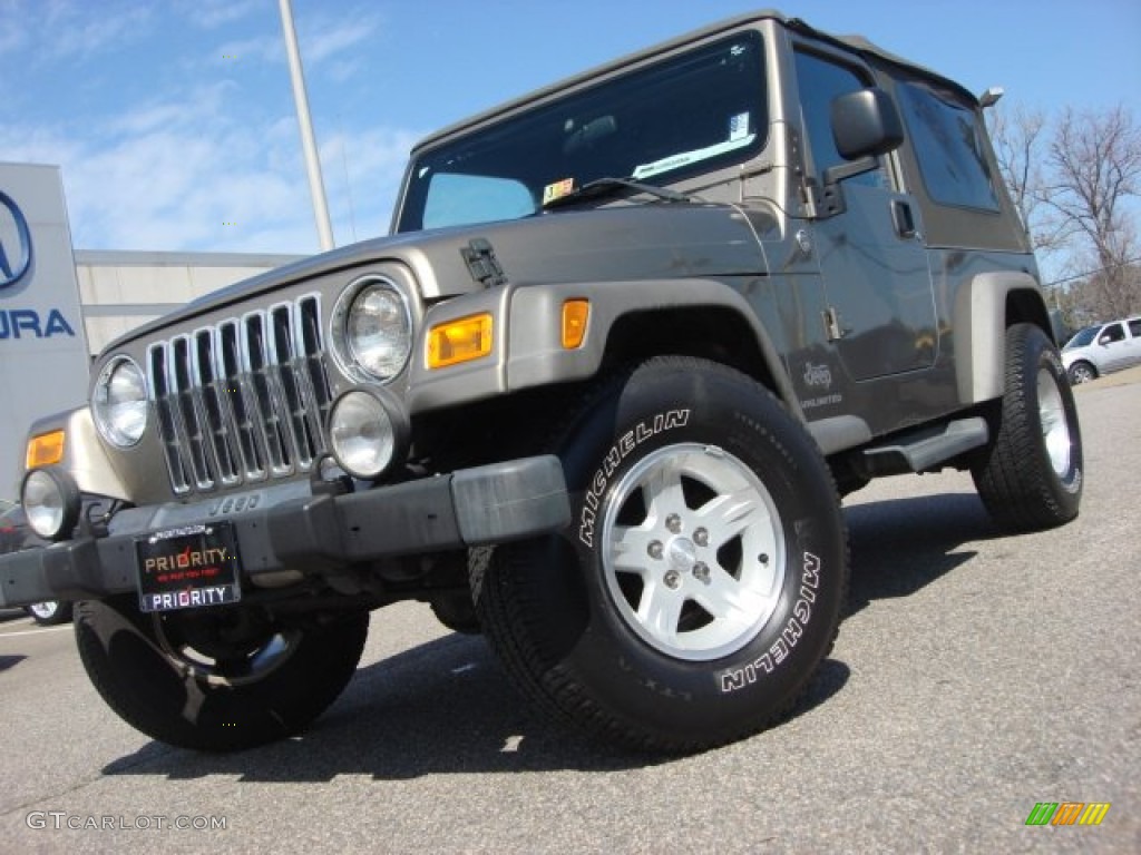 2005 Wrangler Unlimited 4x4 - Light Khaki Metallic / Dark Slate Gray photo #1