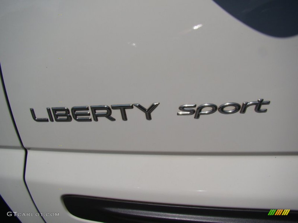 2002 Liberty Sport - Stone White / Taupe photo #33