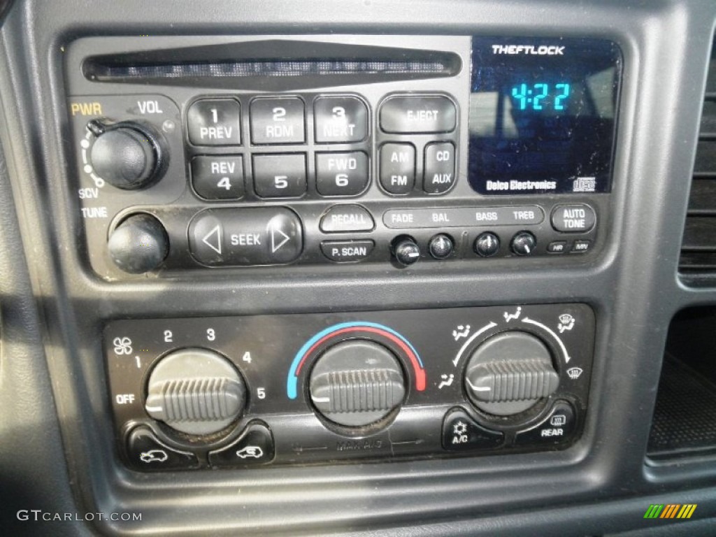 2001 Chevrolet Silverado 2500HD LS Extended Cab 4x4 Controls Photo #62405367
