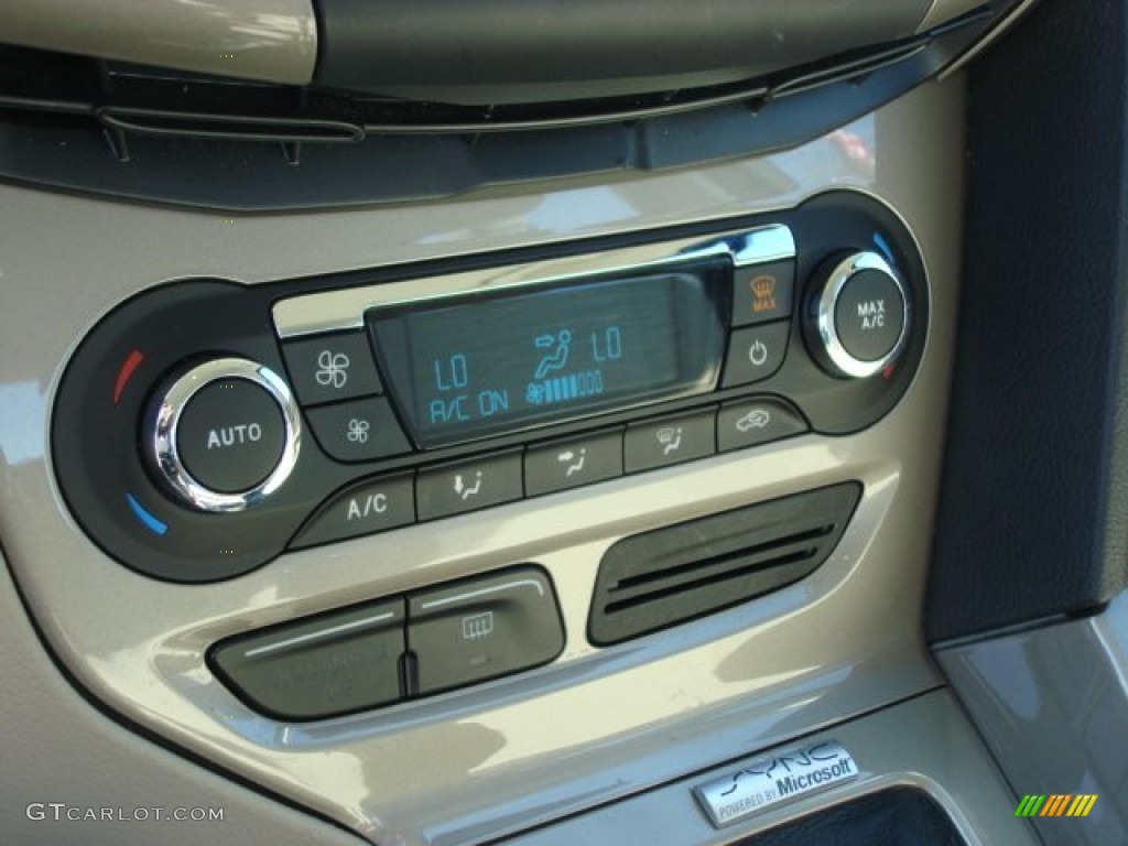 2012 Ford Focus SEL Sedan Controls Photo #62406576