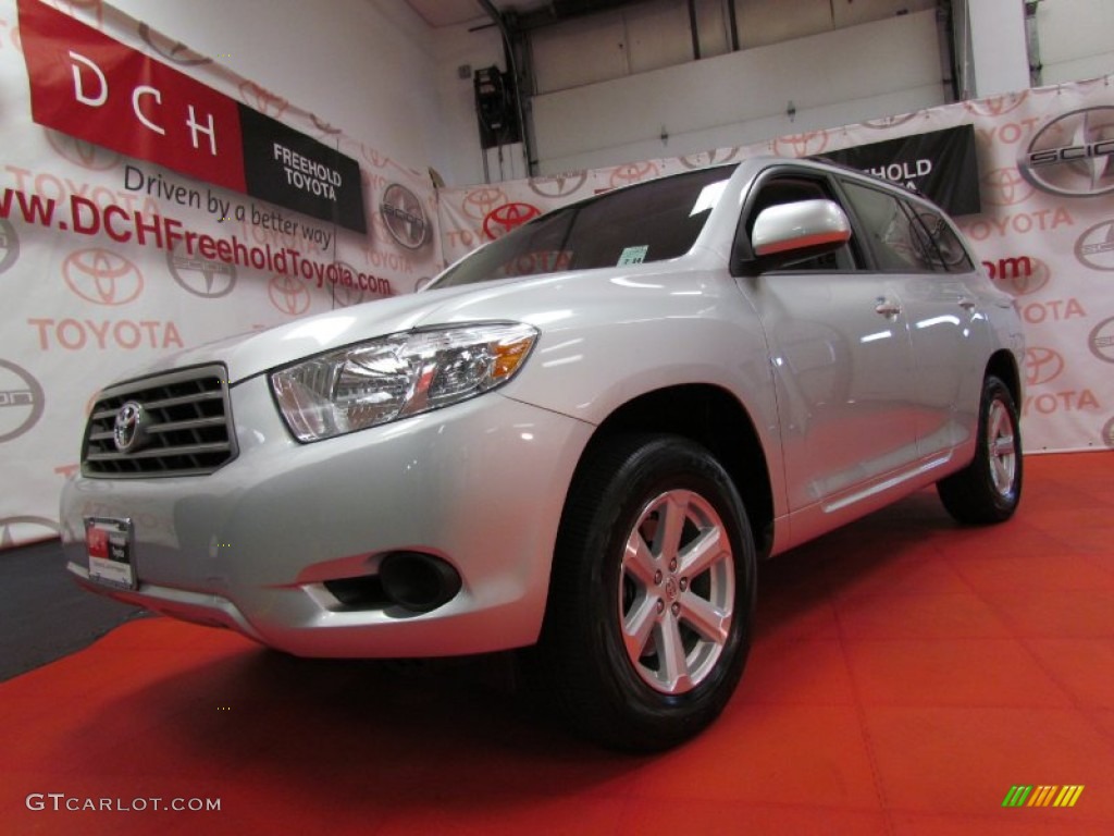 Classic Silver Metallic Toyota Highlander