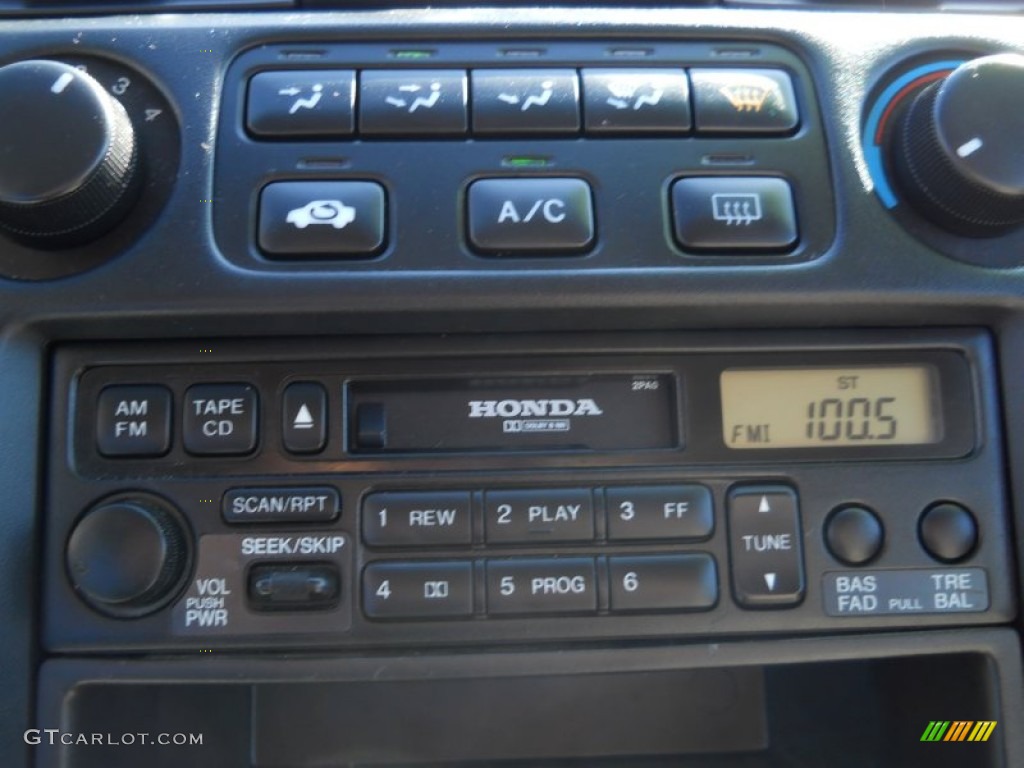 2000 Honda Accord DX Sedan Controls Photo #62419572