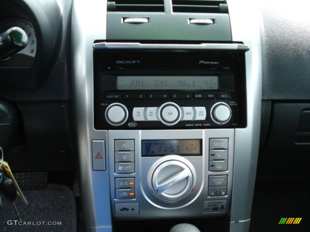 2009 Scion tC Standard tC Model Controls Photo #62423003
