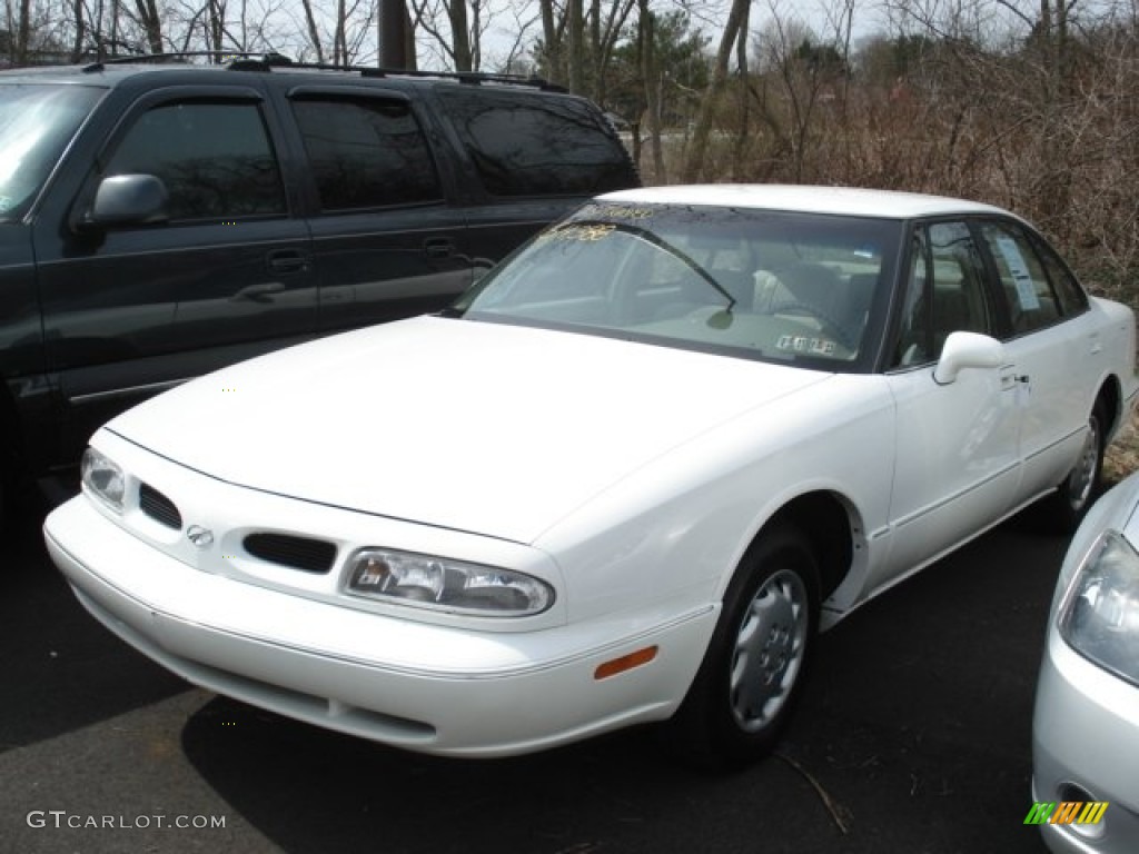 1997 Eighty-Eight  - Bright White / Beige photo #1