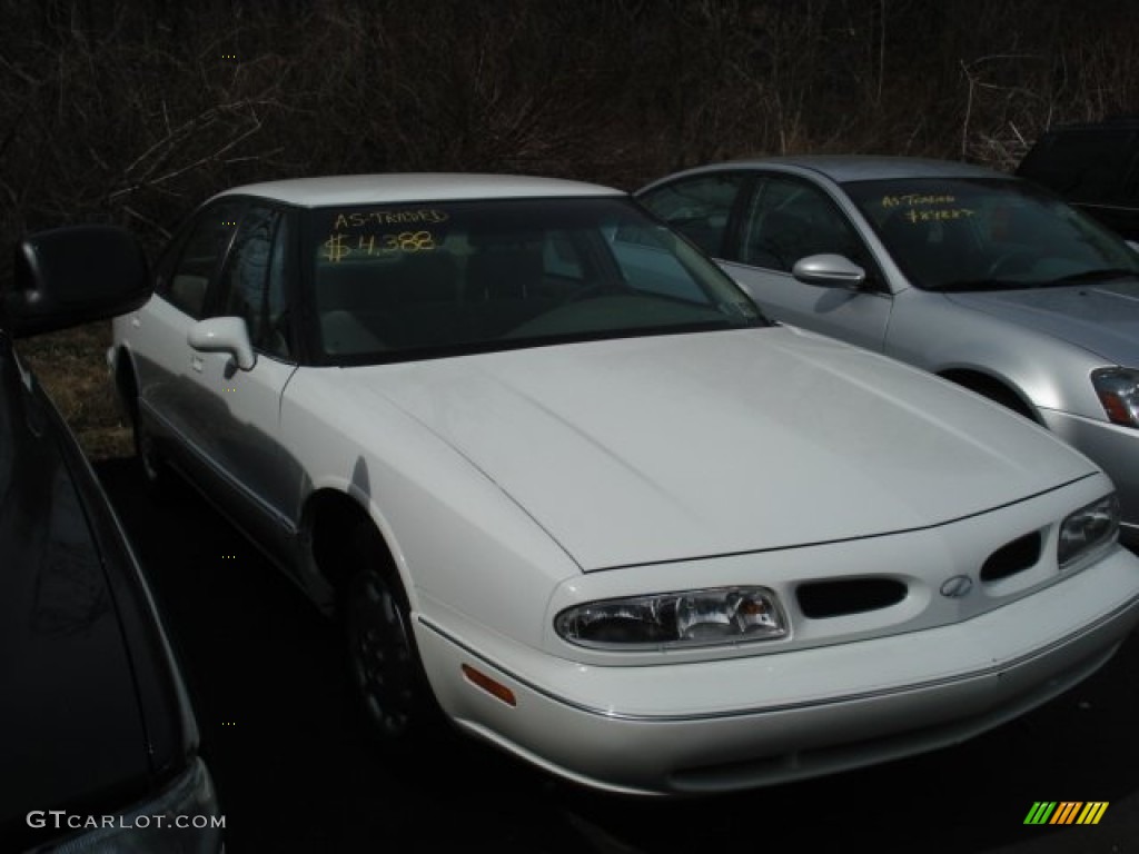 1997 Eighty-Eight  - Bright White / Beige photo #3