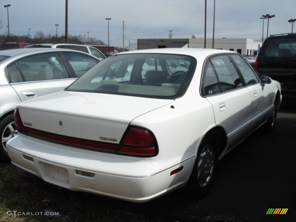1997 Eighty-Eight  - Bright White / Beige photo #4