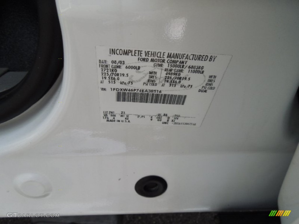 2004 F450 Super Duty XL Regular Cab Chassis Utility - Oxford White / Medium Flint photo #7